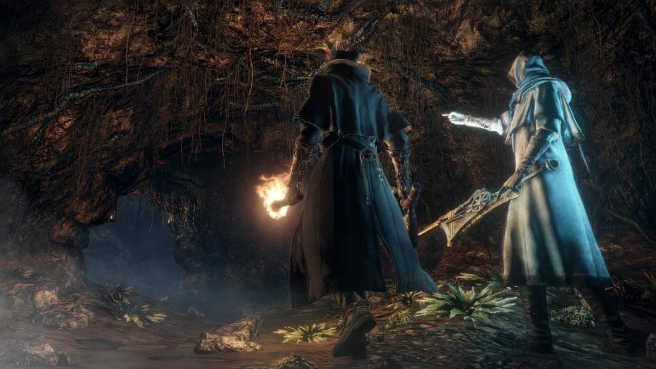 Official screenshot: the hunter facing a white, blue-glowing figure in a dark tunnel.